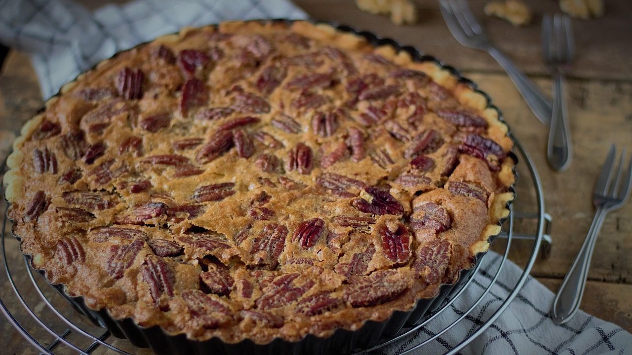 Riešutinis pyragas (Pecan pie)