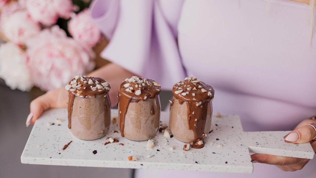 Šokoladinis ganache desertas stiklinėse